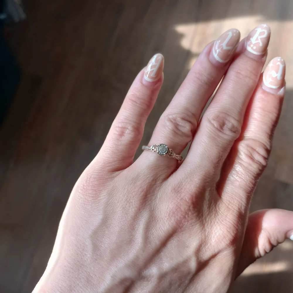 Gold ring - Picture 2 of 3